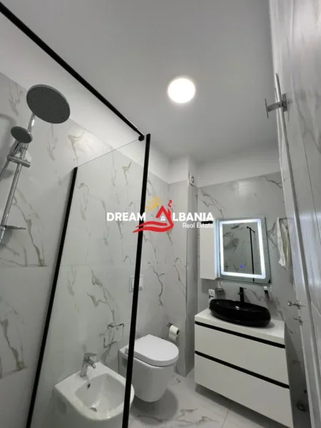 Tirane, jepet me qera apartament 2+1+Ballkon Kati 3, 90 m² 600 € (Prane Casa Italia, tek hotel Mercure)