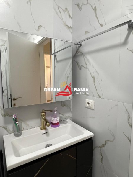 Tirane, jepet me qera apartament 2+1+Ballkon Kati 3, 90 m² 600 € (Prane Casa Italia, tek hotel Mercure)