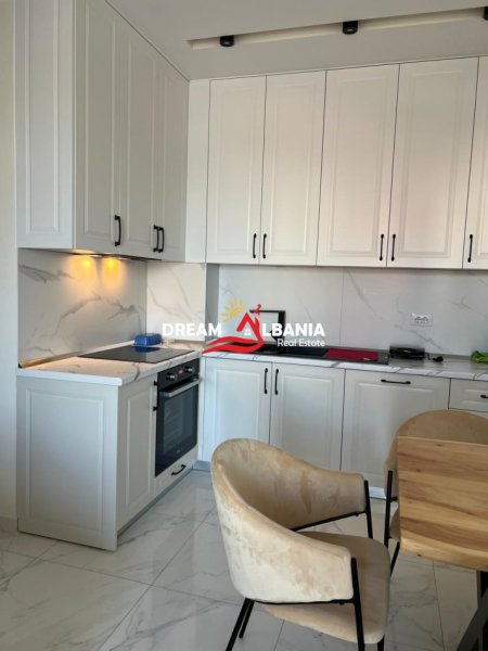 Tirane, jepet me qera apartament 2+1+Ballkon Kati 3, 90 m² 600 € (Prane Casa Italia, tek hotel Mercure)