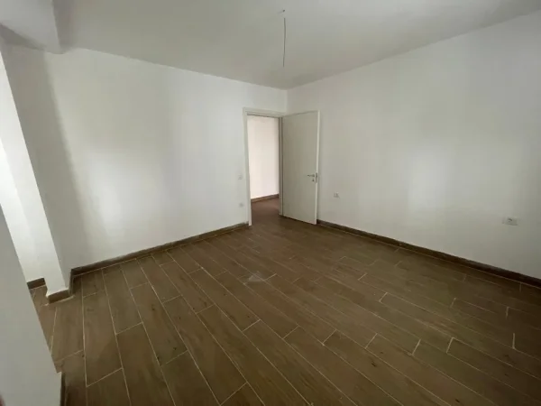 Tirane, shitet apartament 1+1+Ballkon Kati 3, 70 m² 119.374 € (Selite)