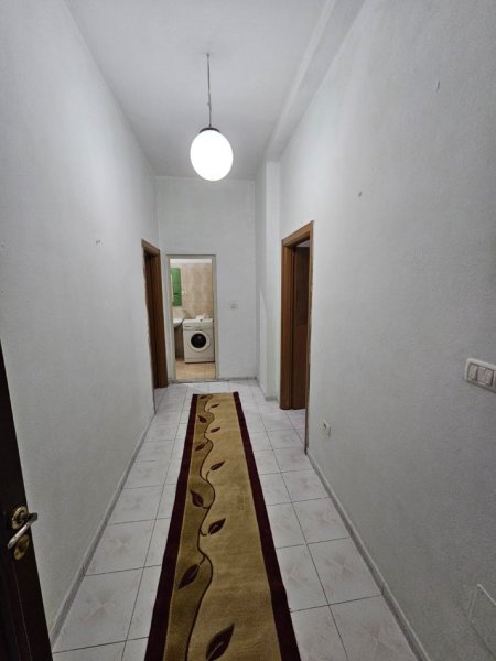 Tirane, jepet me qera apartament 1+1 Kati 1, 60 m² 500 € (QENDER)