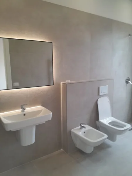 Tirane, jepet me qera zyre Kati 1, 115 m² 800 € (drritan hoxha)