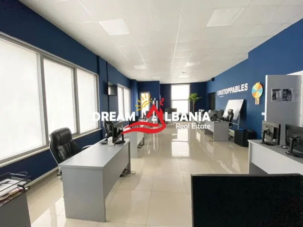 Tirane, jepet me qera zyre Kati 1, 320 m² 2.900 € (Ne rrugen Bardhyl, ne afersi te farmacise 10)