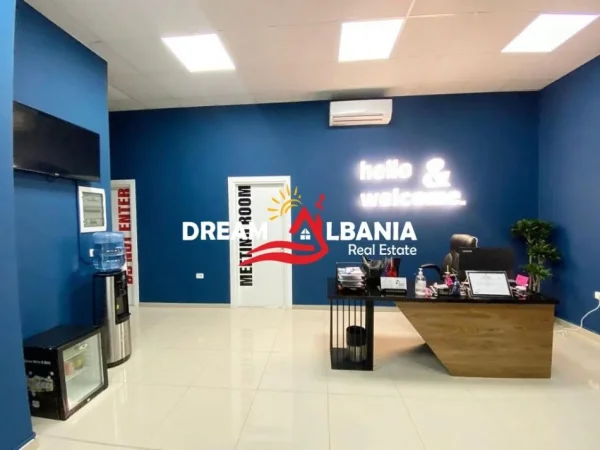 Tirane, jepet me qera zyre Kati 1, 320 m² 2.900 € (Ne rrugen Bardhyl, ne afersi te farmacise 10)