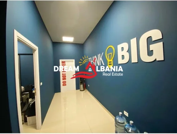 Tirane, jepet me qera zyre Kati 1, 320 m² 2.900 € (Ne rrugen Bardhyl, ne afersi te farmacise 10)