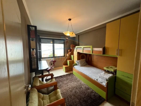 Tirane, jepet me qera apartament 2+1+Ballkon , 98 m² 600 € (Tregu Elektrik)