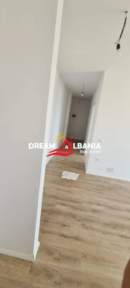 Tirane, jepet me qera zyre Kati 4, 75 m² 600 € (Ne Rrugen Siri Kodra, Ne Afersi te Bulevardit te Ri)