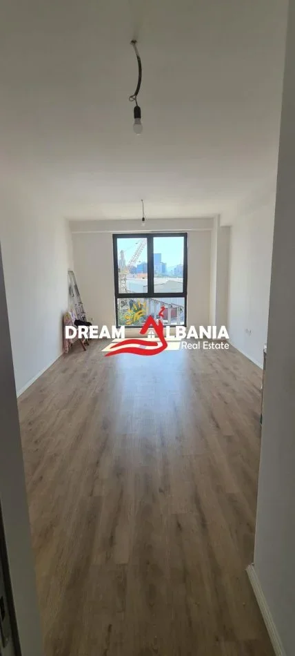 Tirane, jepet me qera zyre Kati 4, 75 m² 600 € (Ne Rrugen Siri Kodra, Ne Afersi te Bulevardit te Ri)