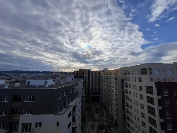 Tirane, shitet apartament 1+1 Kati 9, 65 m² 104.000 € (Aura)