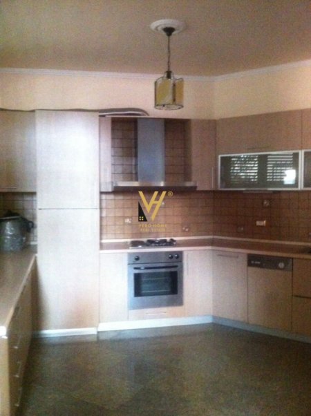 Tirane, jepet me qera Vile 3 Katshe Kati 0, 565 m² 2.500 € (QYTET STUDENTI)