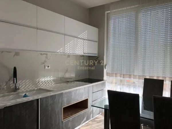 Tirane, jepet me qera apartament 2+1 Kati 5, 130 m² 1.000 € (21 dhjetori)