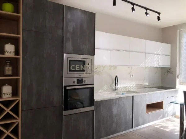 Tirane, jepet me qera apartament 2+1 Kati 5, 130 m² 1.000 € (21 dhjetori)