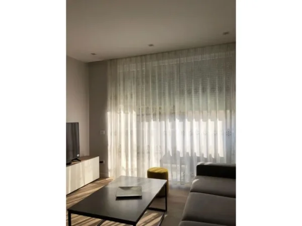 Tirane, jepet me qera apartament 2+1 Kati 5, 130 m² 1.000 € (21 dhjetori)