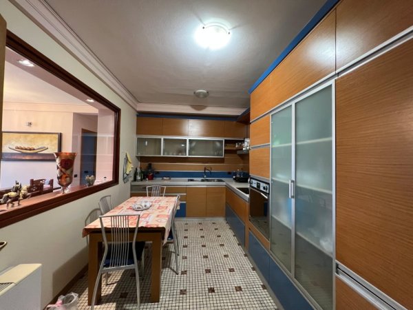 Tirane, jepet me qera apartament 3+1 Kati 5, 160 m² 1.200 € (rruga elbasanit)