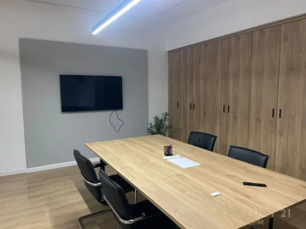 Tirane, jepet me qera ambjent biznesi Kati 1, 260 m² 3.500 € (rruga e kavajes)