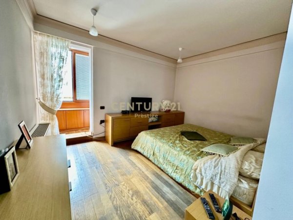 Tirane, jepet me qera apartament 3+1 Kati 5, 160 m² 1.000 € (rruga e elbasanit)