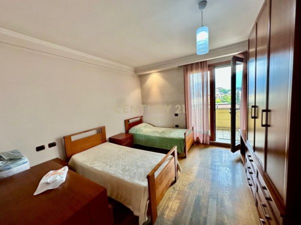 Tirane, jepet me qera apartament 3+1 Kati 5, 160 m² 1.000 € (rruga e elbasanit)
