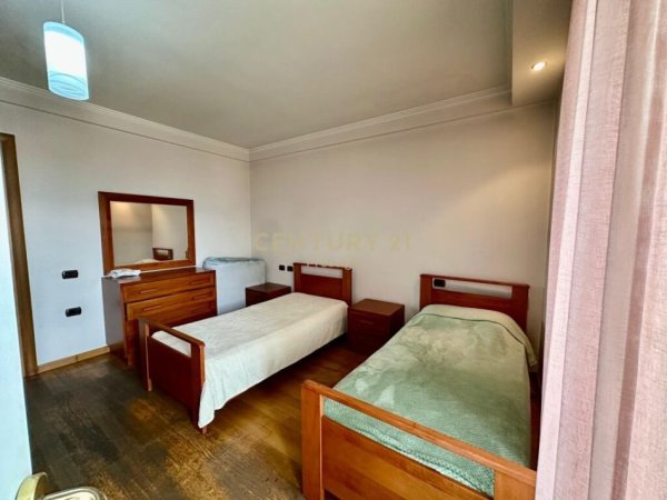 Tirane, jepet me qera apartament 3+1 Kati 5, 160 m² 1.000 € (rruga e elbasanit)