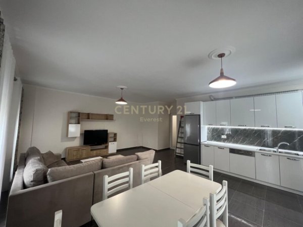 Tirane, jepet me qera apartament 2+1 Kati 4, 119 m² 1.000 € (rruga e elbasanit)