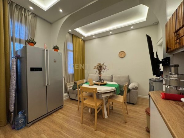 Tirane, jepet me qera apartament 2+1 Kati 3, 70 m² 800 € (rruga e durresit)