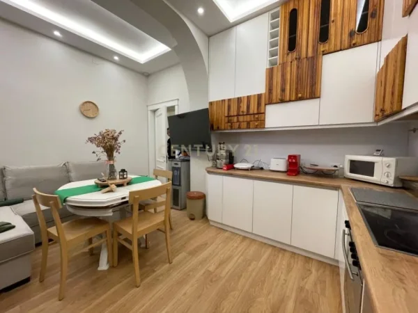 Tirane, jepet me qera apartament 2+1 Kati 3, 70 m² 800 € (rruga e durresit)