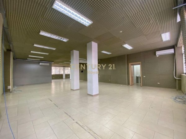 Tirane, jepet me qera ambjent biznesi Kati 1, 390 m² 3.000 € (rruga e elbasanit)