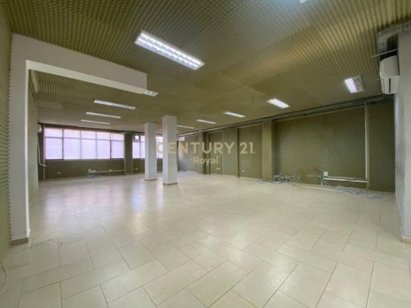 Tirane, jepet me qera ambjent biznesi Kati 1, 390 m² 3.000 € (rruga e elbasanit)