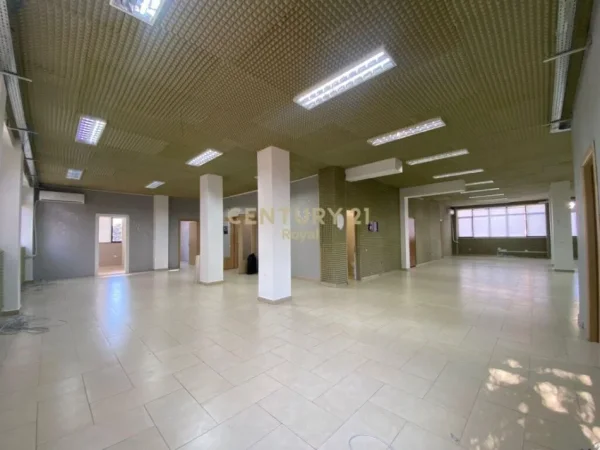 Tirane, jepet me qera ambjent biznesi Kati 1, 390 m² 3.000 € (rruga e elbasanit)