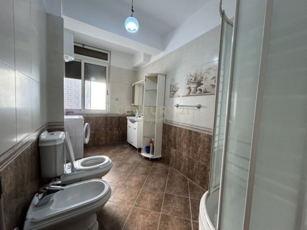 Tirane, jepet me qera apartament 2+1 Kati 2, 115 m² 650 € (rruga e durresit)