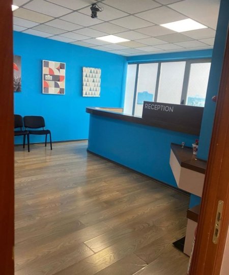 Tirane, jepet me qera ambjent biznesi Kati 1, 288 m² 3.000 € (Rruga e Dibres)