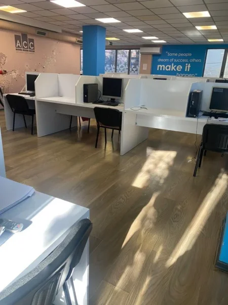 Tirane, jepet me qera ambjent biznesi Kati 1, 288 m² 3.000 € (Rruga e Dibres)