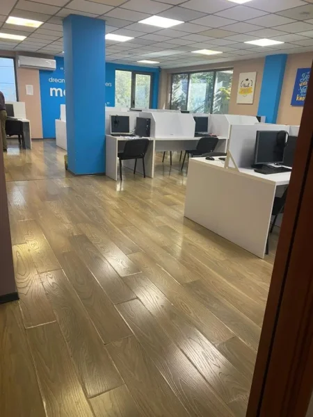 Tirane, jepet me qera ambjent biznesi Kati 1, 288 m² 3.000 € (Rruga e Dibres)