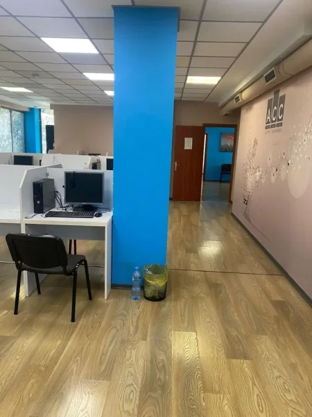 Tirane, jepet me qera ambjent biznesi Kati 1, 288 m² 3.000 € (Rruga e Dibres)