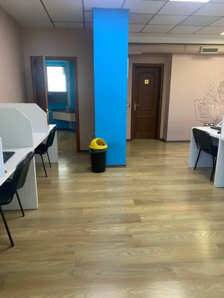 Tirane, jepet me qera ambjent biznesi Kati 1, 288 m² 3.000 € (Rruga e Dibres)
