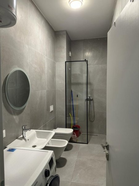 Tirane, jepet me qera apartament 1+1 Kati 8, 67 m² 800 € (21 Dhjetori)