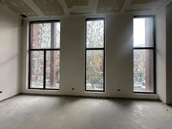 Tirane, jepet me qera zyre Kati 1, 114 m² 1.400 € (rruga e kavajes)