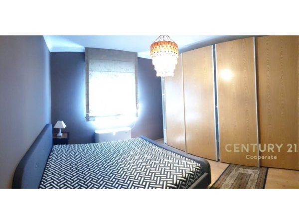 Tirane, jepet me qera apartament 2+1+Aneks+Ballkon Kati 7, 117 m² 1.700 € (rruga abdyl frasheri)
