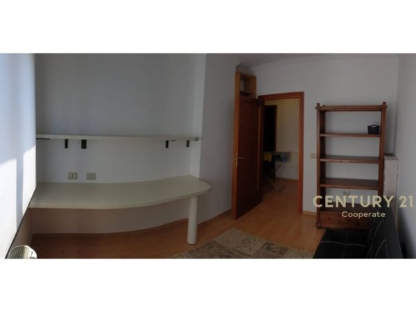 Tirane, jepet me qera apartament 2+1+Aneks+Ballkon Kati 7, 117 m² 1.700 € (rruga abdyl frasheri)