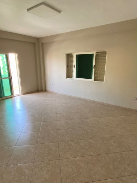 Tirane, jepet me qera ambjent biznesi Kati 1, 250 m² 1.000 € (Kodra e Diellit)