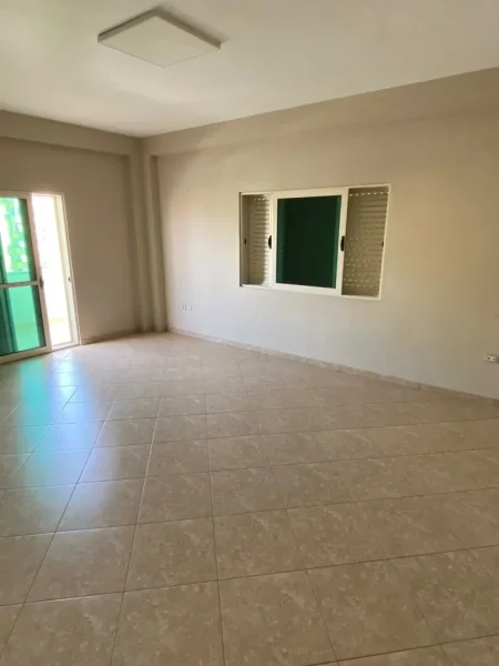 Tirane, jepet me qera ambjent biznesi Kati 1, 250 m² 1.000 € (Kodra e Diellit)