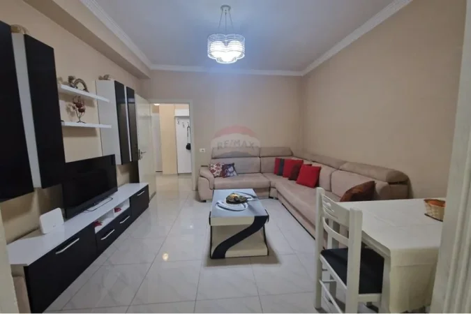 shitet 1+1 , (Shitet apartament 1+1 tek rruga Bardhyl)