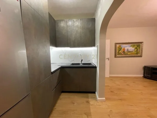 Tirane, shitet apartament 1+1 Kati 4, 59 m² 112.000 € (Tek Ish Parku)