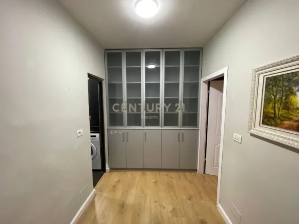 Tirane, shitet apartament 1+1 Kati 4, 59 m² 112.000 € (Tek Ish Parku)