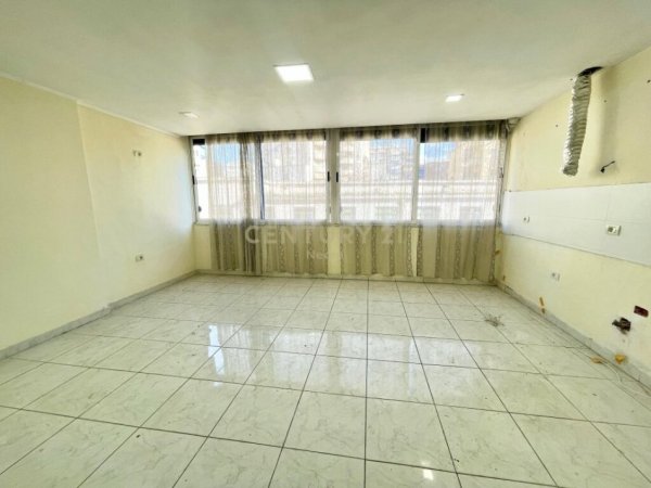 Tirane, shitet apartament 2+1 Kati 3, 160 m² 260.000 € (Myslym Shyri)