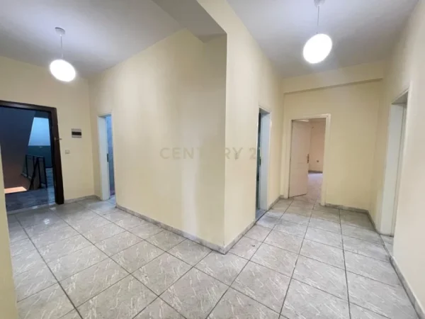 Tirane, shitet apartament 2+1 Kati 3, 160 m² 260.000 € (Myslym Shyri)