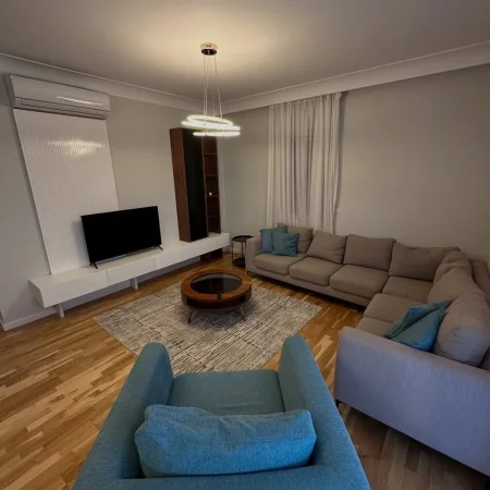 Tirane, Jepet apartament me qira 2+1+Ballkon Kati 1, 129 m² (Teg)