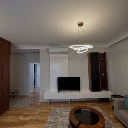 Tirane, Jepet apartament me qira 2+1+Ballkon Kati 1, 129 m² (Teg)