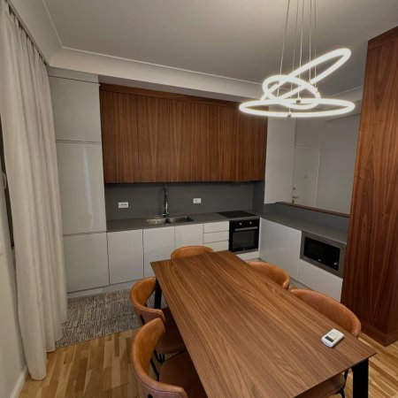 Tirane, Jepet apartament me qira 2+1+Ballkon Kati 1, 129 m² (Teg)