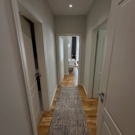 Tirane, Jepet apartament me qira 2+1+Ballkon Kati 1, 129 m² (Teg)