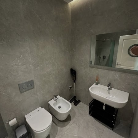 Tirane, Jepet apartament me qira 2+1+Ballkon Kati 1, 129 m² (Teg)
